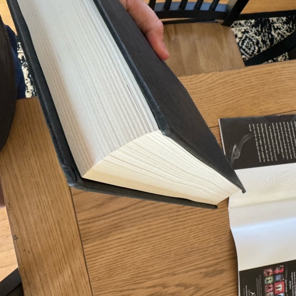 Sarah J Maas OOP A Court of Wings and Ruin - Picture 6 of 8